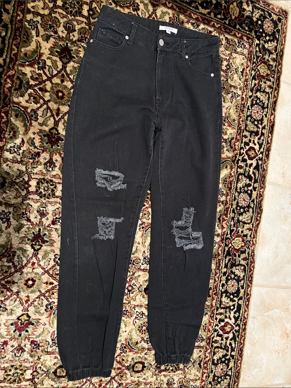 PacSun Black Elastic Bottom Ankle Jeans Size 24 Ripped Knee Curvy Mom Fit